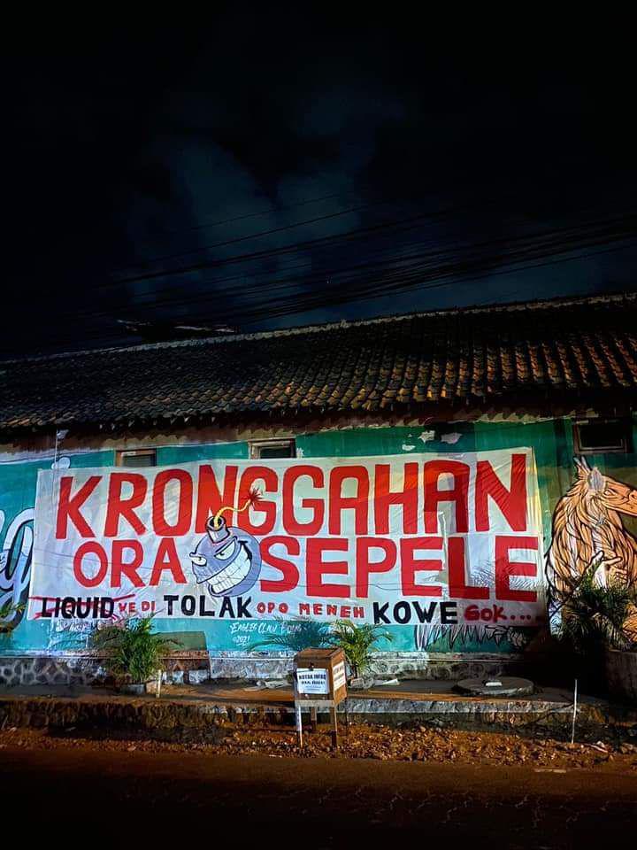 Spanduk penolakan warga Kronggahan I dan II atas pembangunan kelab malam di wilayahnya. (Dok. istimewa)