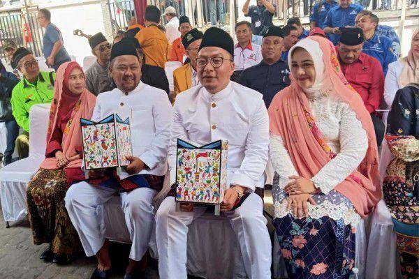 Bapaslon Bupati - Wabup Gresik, Gus Yani - dr. Alif saat daftar ke KPU Gresik. Dok. Istimewa.