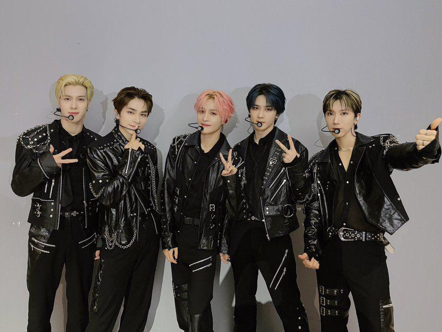 WayV di konser On The Way di Chengdu (twitter.com/WayV_official)
