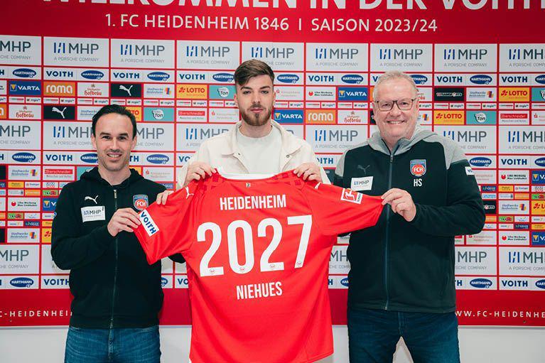 Julian Niehues (tengah) (fc-heidenheim.de)