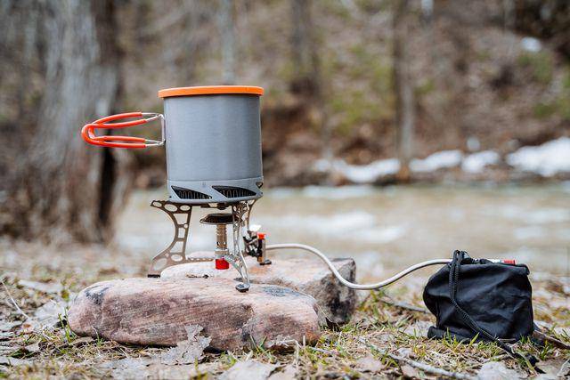 kompor outdoor mini portable (vecteezy.com/Aleksey Matrenin)