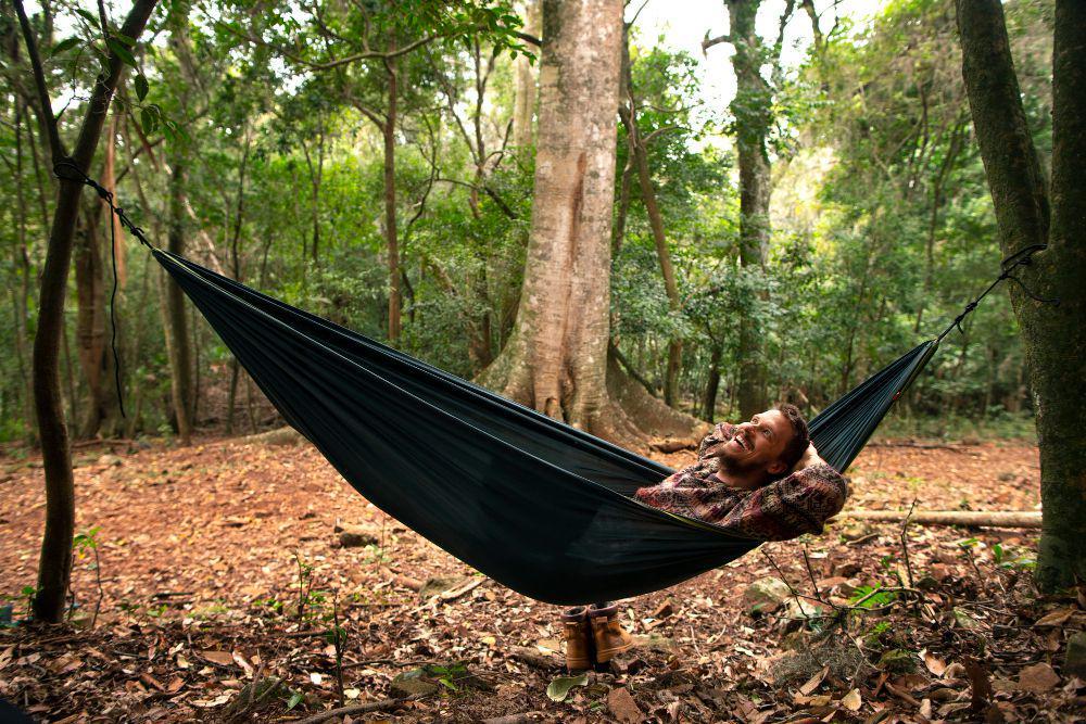 8 Rekomendasi Hammock Favorit Aktivitas Outdoor, Kuat dan Nyaman!