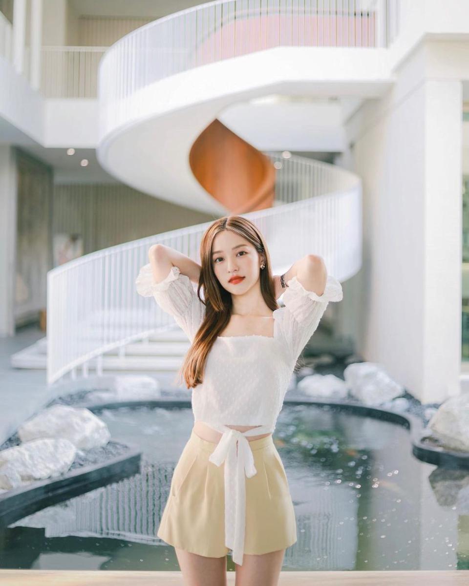outfit Toey Prim (instagram.com/toeyprim)
