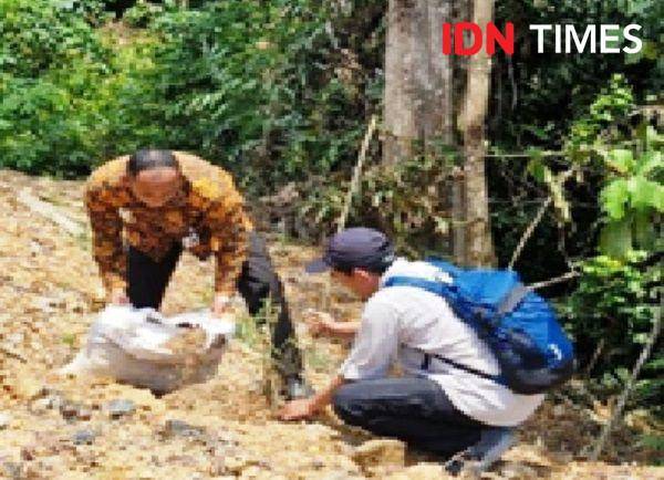 Penanaman bambu libatkan OIKN, ITB dan Masyarakat Kelurahan Sungai Seluang (IDN Times/Ervan)