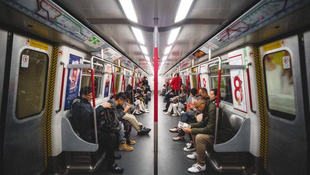 ilustrasi transportasi umum (unsplash.com/JC Gellidon)