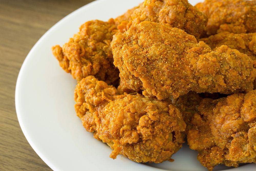 ilustrasi fried chicken (freepik.com/aopsan)
