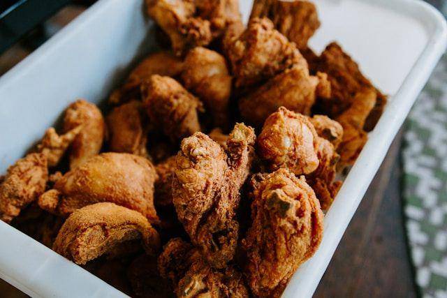 ilustrasi fried chicken (unsplash.com/ Gabe Pierce)