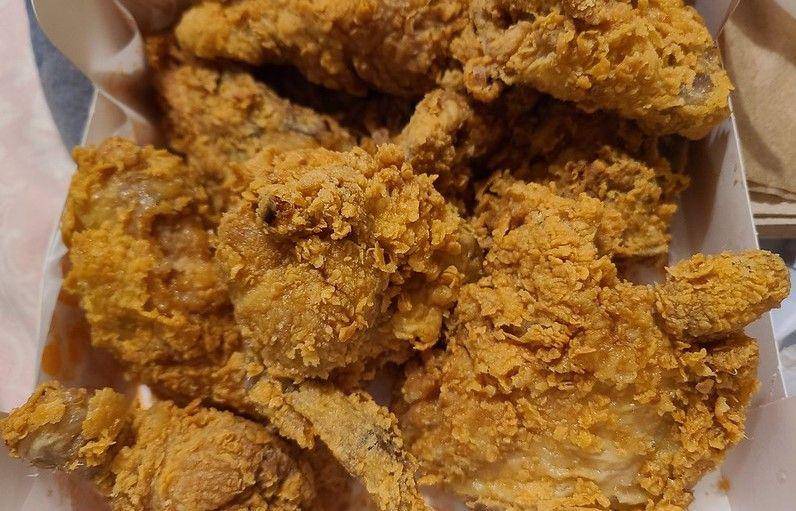 ilustrasi fried chicken (flickr.com/Lisa Walcott-Moreley)