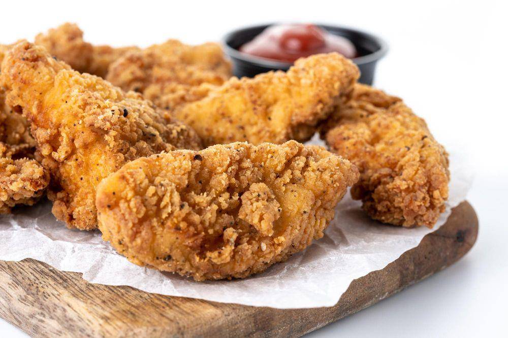 ilustrasi fried chicken (freepik.com/chandlervid85)