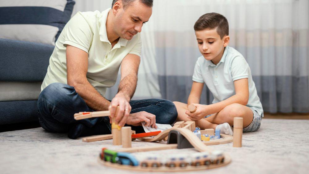 ilustrasi ayah bermain bersama anak (freepik.com/freepik)