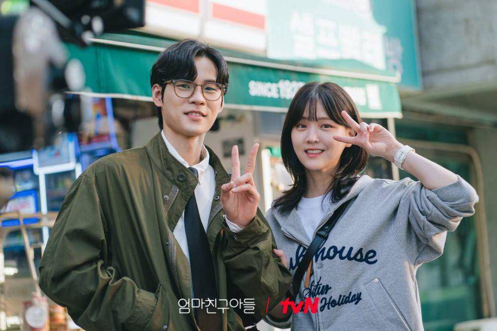 Kang Dan Ho (Yoon Ji On) dan Jung Mo Eum (Kim Ji Eun) dalam drama Love Next Door (dok. tvN/Love Next Door)