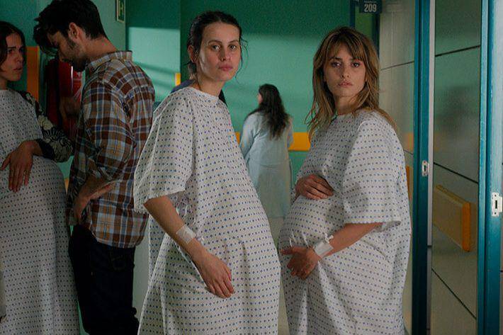 adegan dalam film Parallel Mothers. (dok. Sony Pictures Entertainment Iberia/Parallel Mothers)