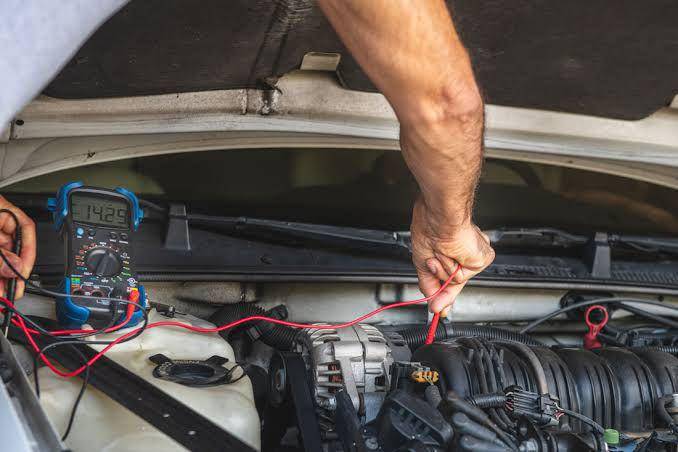 ilustrasi memeriksa fungsi alternator (autozone.com)