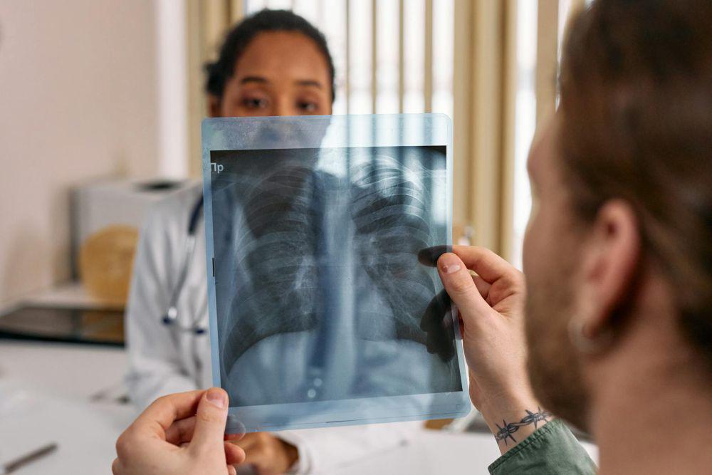 Ilustrasi pasien berkonsultasi dengan dokter (pexels.com/@cottonbro)
