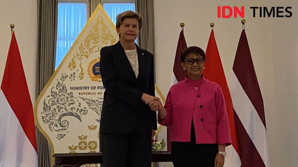 Menlu Retno Marsudi menerima kunjungan bilateral Menlu Latvia Baiba Braže. (IDN Times/Amir Faisol)