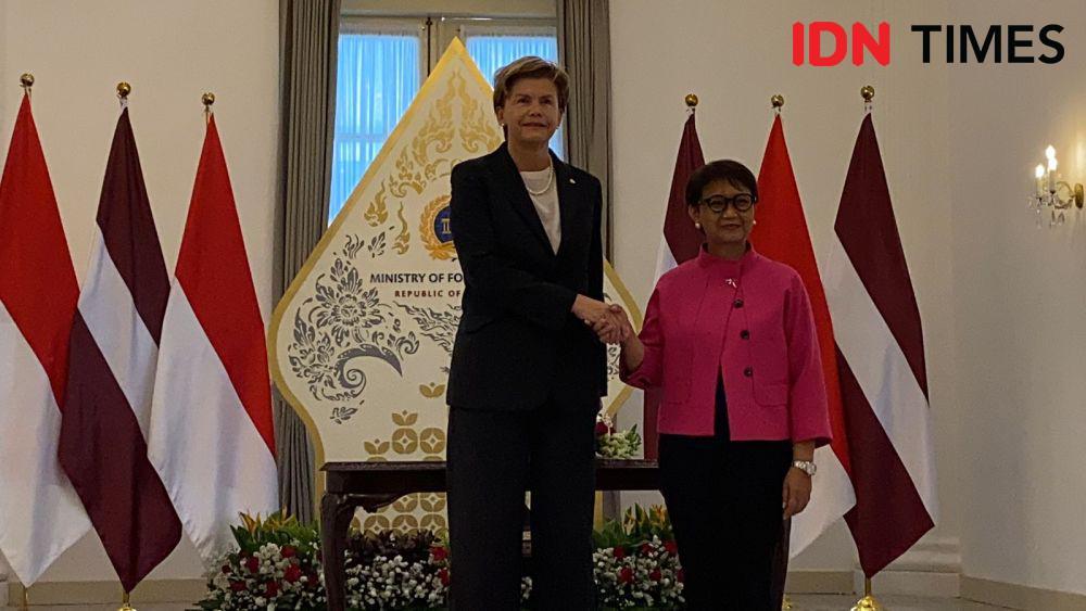 Menlu Retno Marsudi menerima kunjungan bilateral Menlu Latvia Baiba Braže. (IDN Times/Amir Faisol)