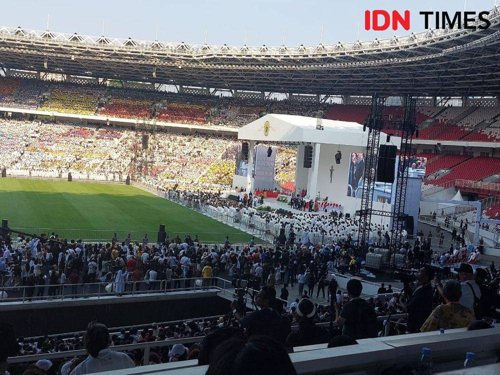 Paus Fransiskus di GBK (IDN Times/Maya Aulia)