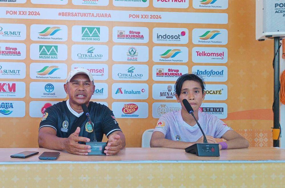 Duel Sumut versus Jawa Barat pada laga perdana cabor sepak bola putri PON 2024 Duel Sumut versus Jawa Barat pada laga perdana cabor sepak bola putri PON 2024 di Stadion Mini Pancing, Kamis (5/9/2024) (dok istimewa)