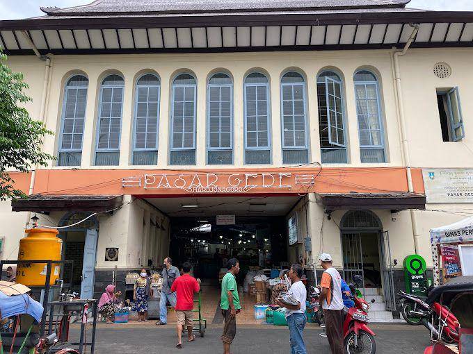 Pasar Gede Solo, Solo (google.com/maps/Ruby Tuesday)