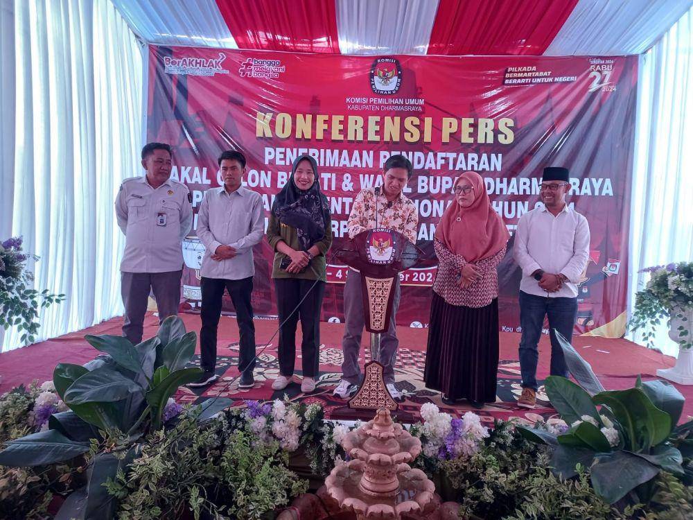 Komisioner KPUD Dharmasraya (Dok. KPUD Dhamasraya)