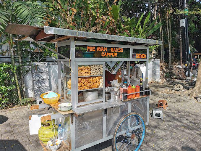 Mie ayam bakso Pak Doyok. (Google.com/Mascollino Clark)