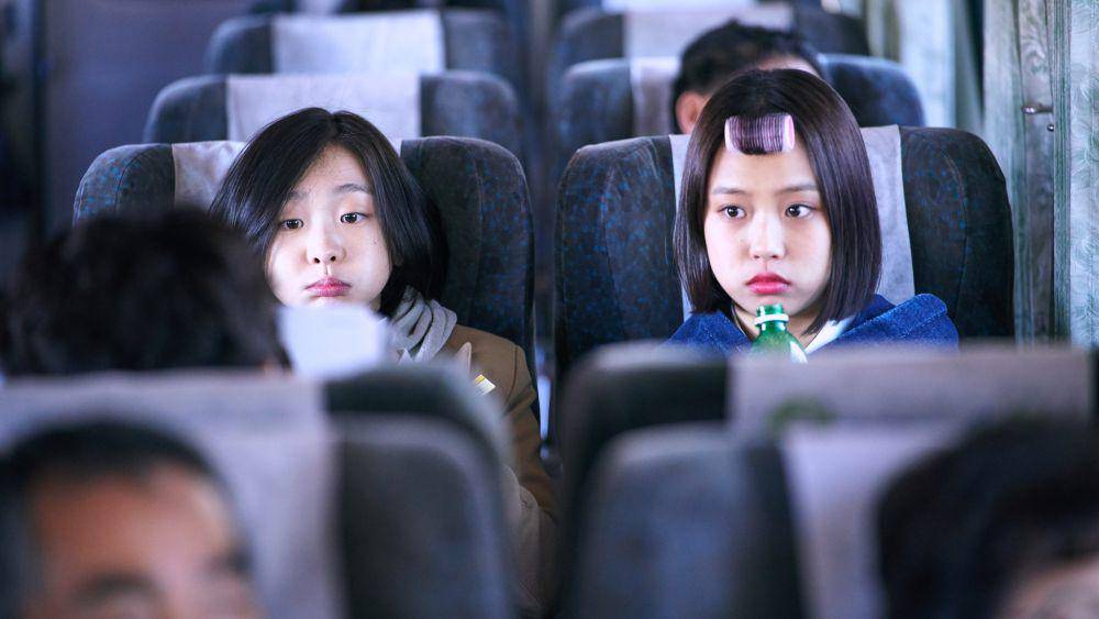 Kim Da Mi dan Go Min Si dalam film The Witch: Part 1 - The Subversion. (dok. Warner Bros. Korea/The Witch: Part 1 - The Subversion)