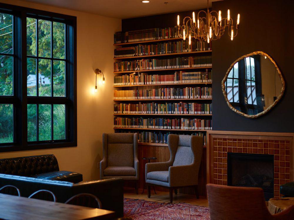 10 Inspirasi Desain Home Library Multifungsi, Oasis Literasi di Rumah
