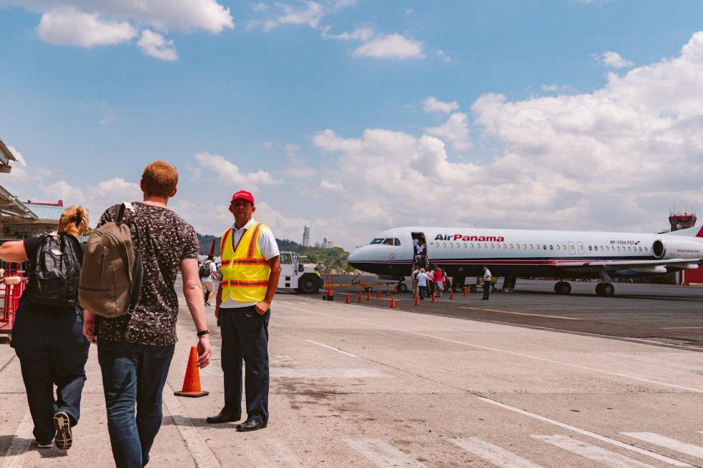 Siapa Saja yang Boleh Dijemput di Area Apron Bandara?
