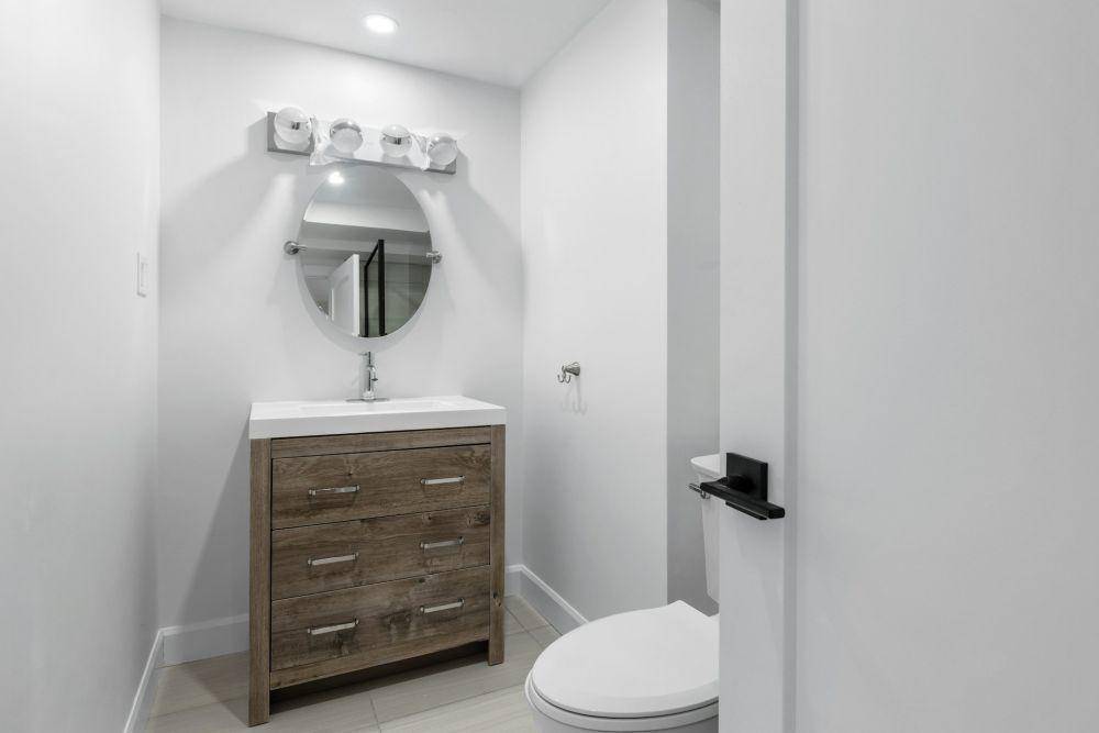 ide desain powder room (unsplash.com/Point3D Commercial Imaging Ltd.)
