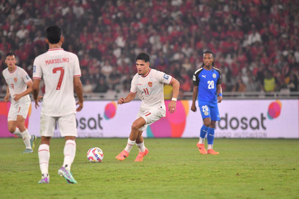 Ragnar Oratmangoen menggiring bola pada laga kontra Filipina di Stadion Gelora Bung Karno (pssi.org)