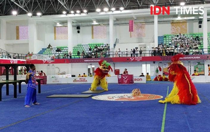 Pertandingan Barongsai Pekingsai Taolu Bebas yang dilaksanakan di Gedung Martial Arts (IDN Times/Eko Agus Herianto)