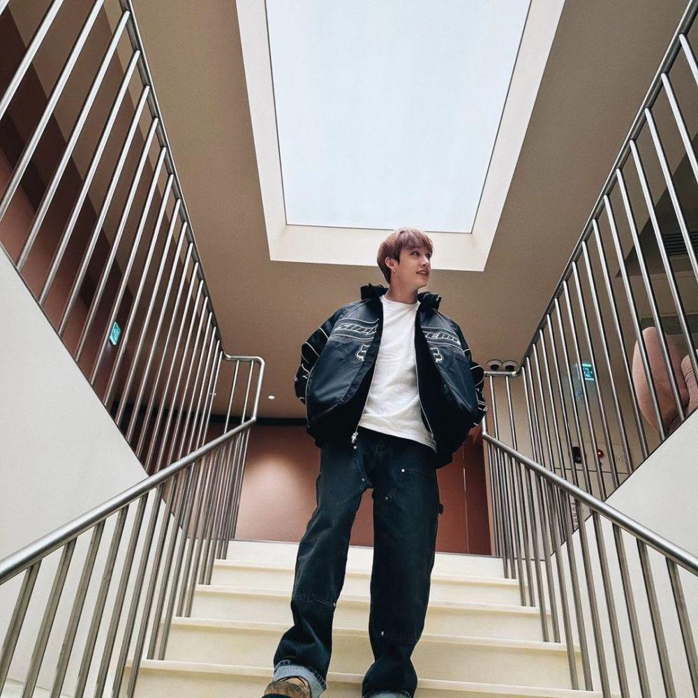 OOTD nuansa hitam putih ala Bang Chan Stray Kids (instagram.com/gnabnahc)