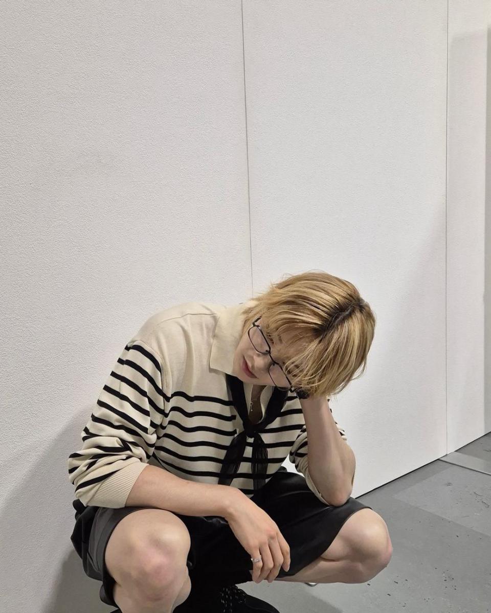 outfit motif stripe ala I.N Stray Kids (instagram.com/i.2.n.8)