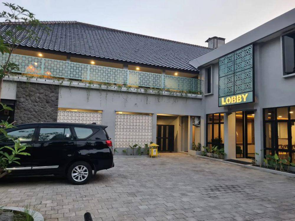 Hotel Anda Jember yang hadir dengan desain industrialis dan minimalis. Instagram/newandajember