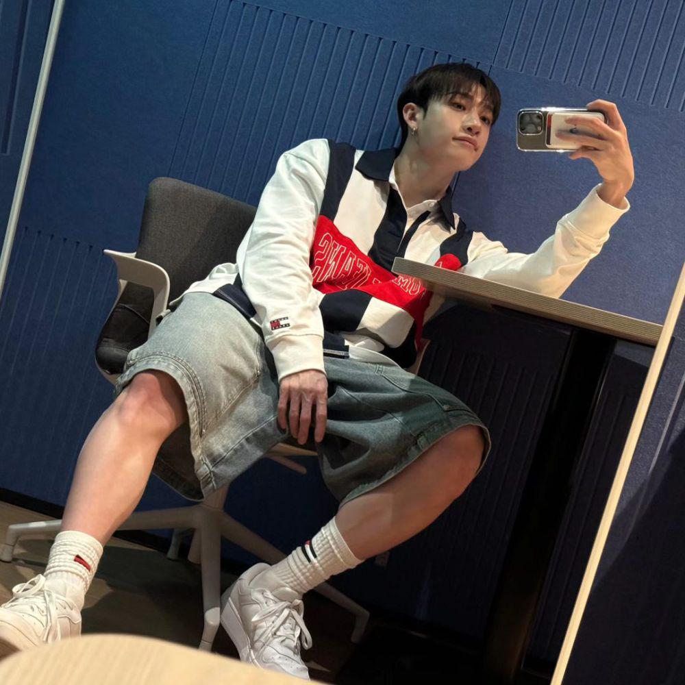 OOTD nuansa hitam putih ala Bang Chan Stray Kids (instagram.com/realstraykids)