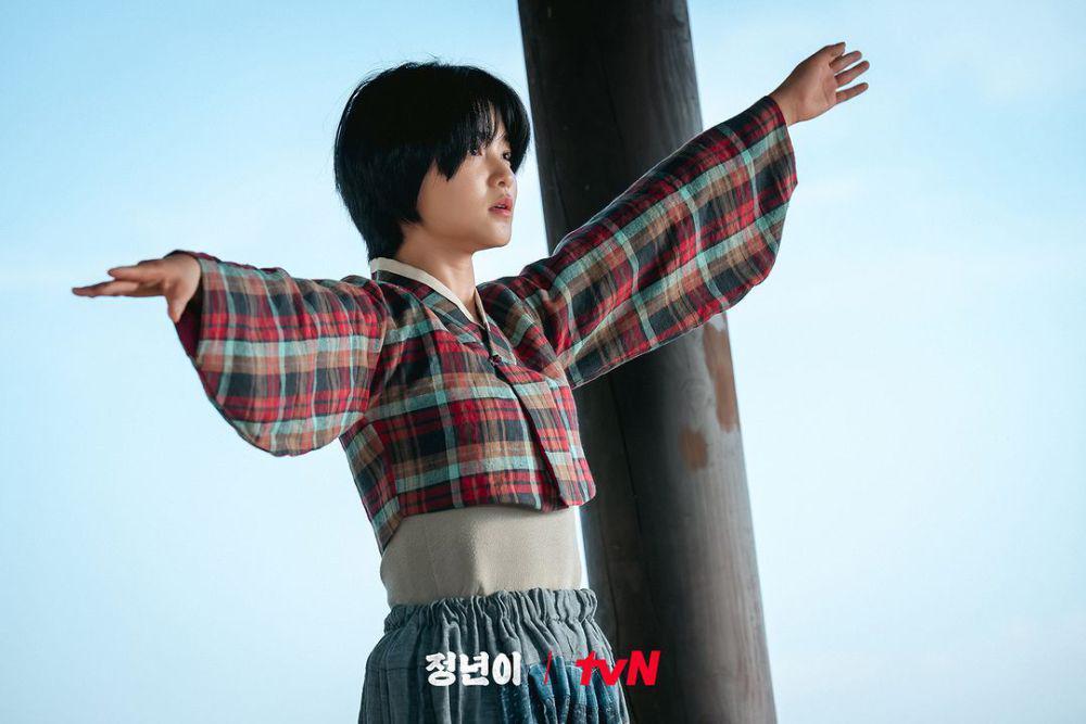 Still cut Jeong Nyeon: The Star is Born (instagram.com/tvn_drama)