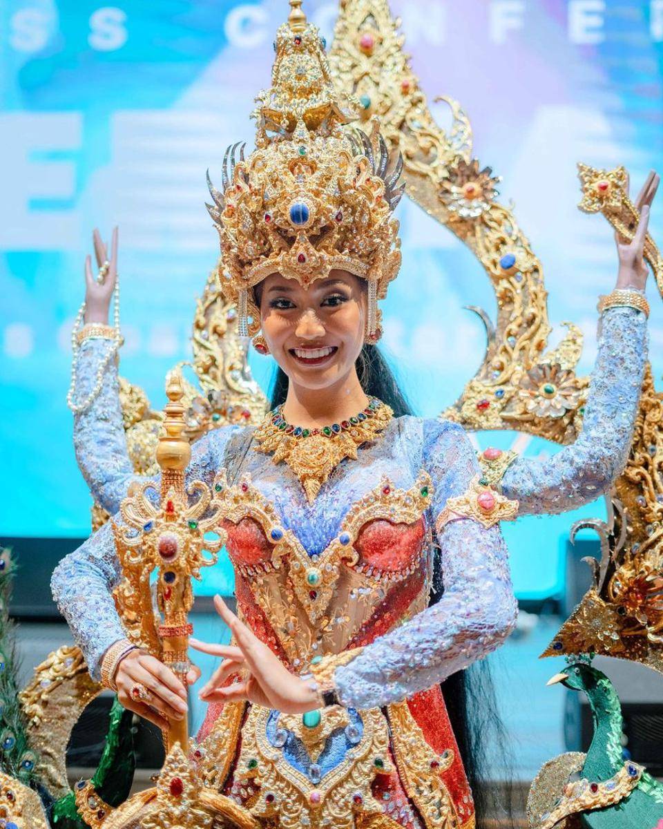 Potret Kostum Nasional Wakil Indonesia di Ajang Miss Cosmo 2024 (Iveen Hermiawan/Instagram.com/officialputeriindonesia)