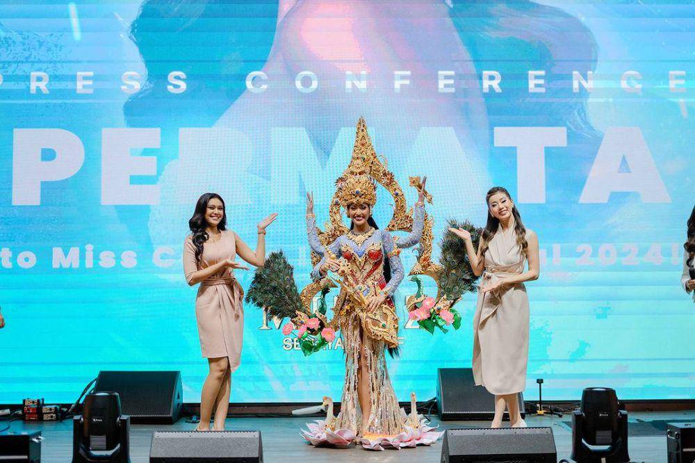 Potret Kostum Nasional Wakil Indonesia di Ajang Miss Cosmo 2024 (Instagram.com/officialputeriindonesia)