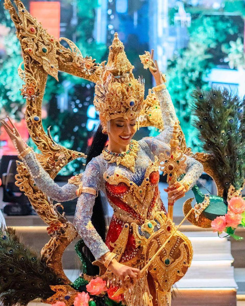 Potret Kostum Nasional Wakil Indonesia di Ajang Miss Cosmo 2024 (Iveen Hermiawan/Instagram.com/officialputeriindonesia)