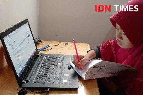 Ilustrasi Belajar Online (IDN Times/Sunariyah)