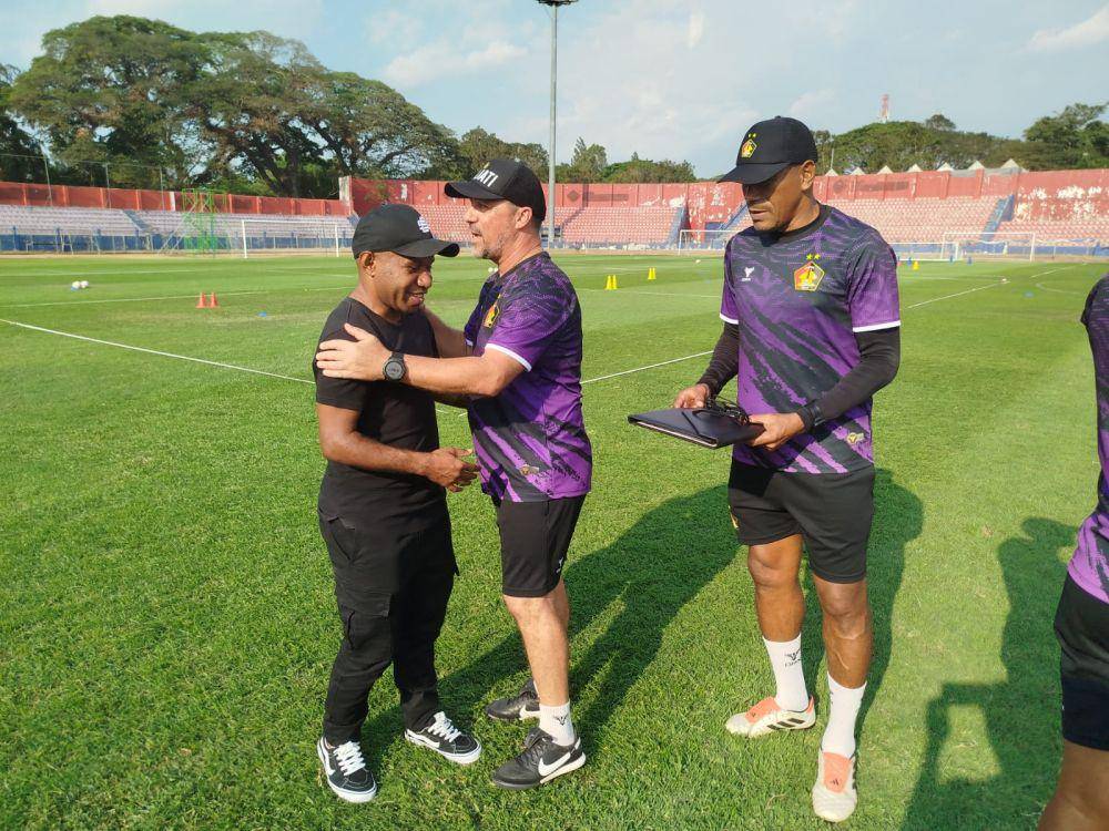 Pahabol saat berpamitan ke jajaran pelatih Persik Kediri. IDN Times/ istimewa