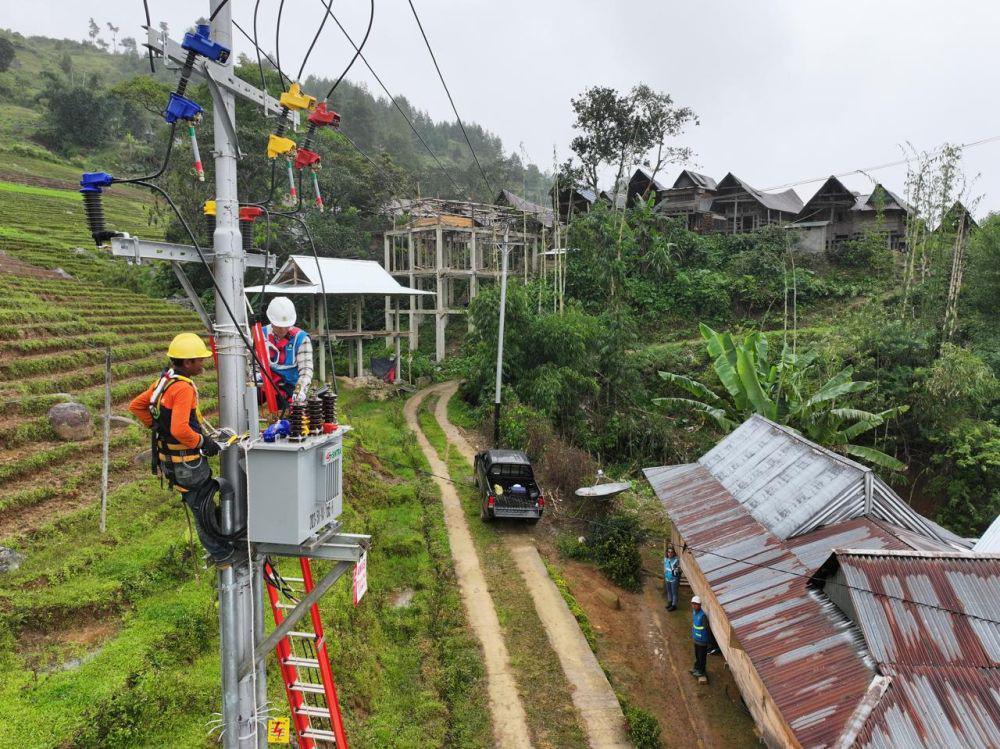 Harpelnas, PLN Alirkan Listrik 24 Jam ke 25 Desa Terpencil Sulsel