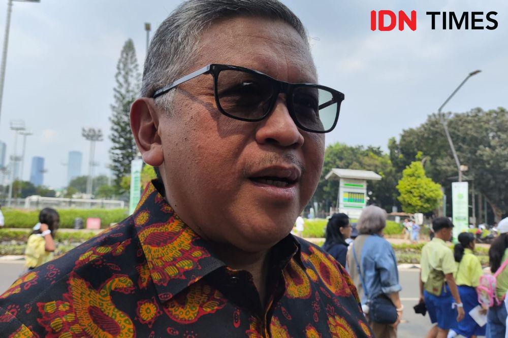 Sekretaris Jenderal PDIP, Hasto Kristiyanto hadir misa bersama Paus Fransiskus di SUGBK pada Kamis (5/9/2024). (IDN Times/Yosafat Diva Bayu Wisesa)