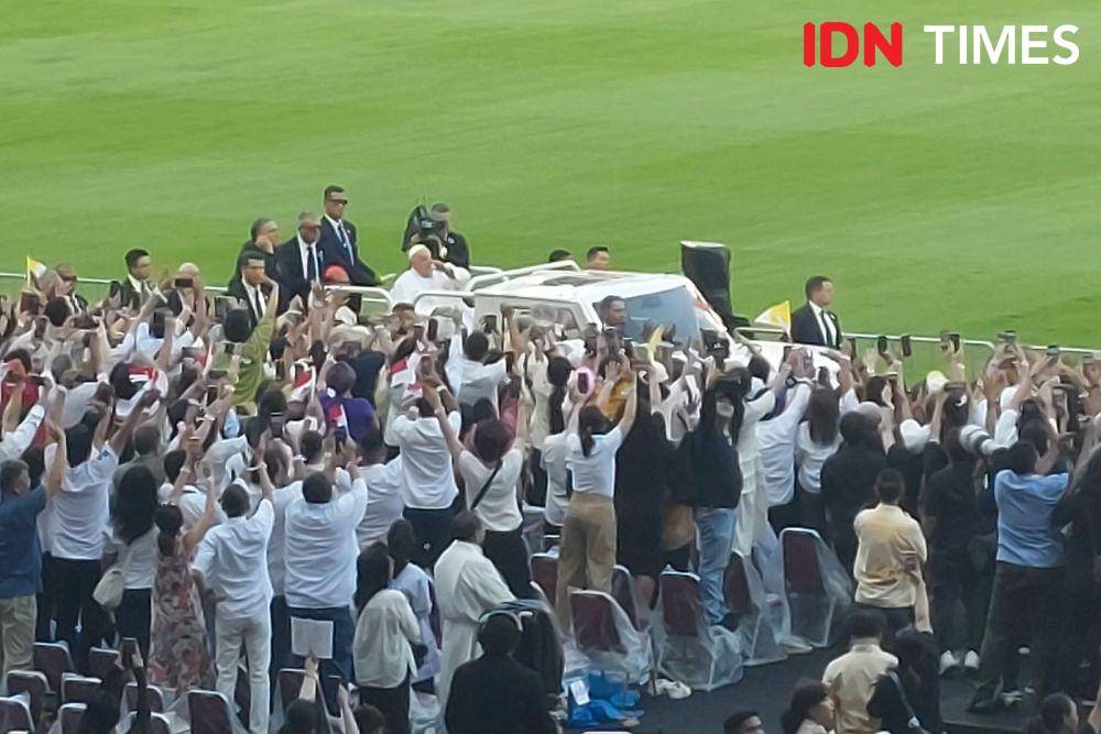 Suasana GBK saat Misa Agung bersama Paus Fransiskus pada Kamis (5/9/2024). (IDN Times/Maya Aulia)
