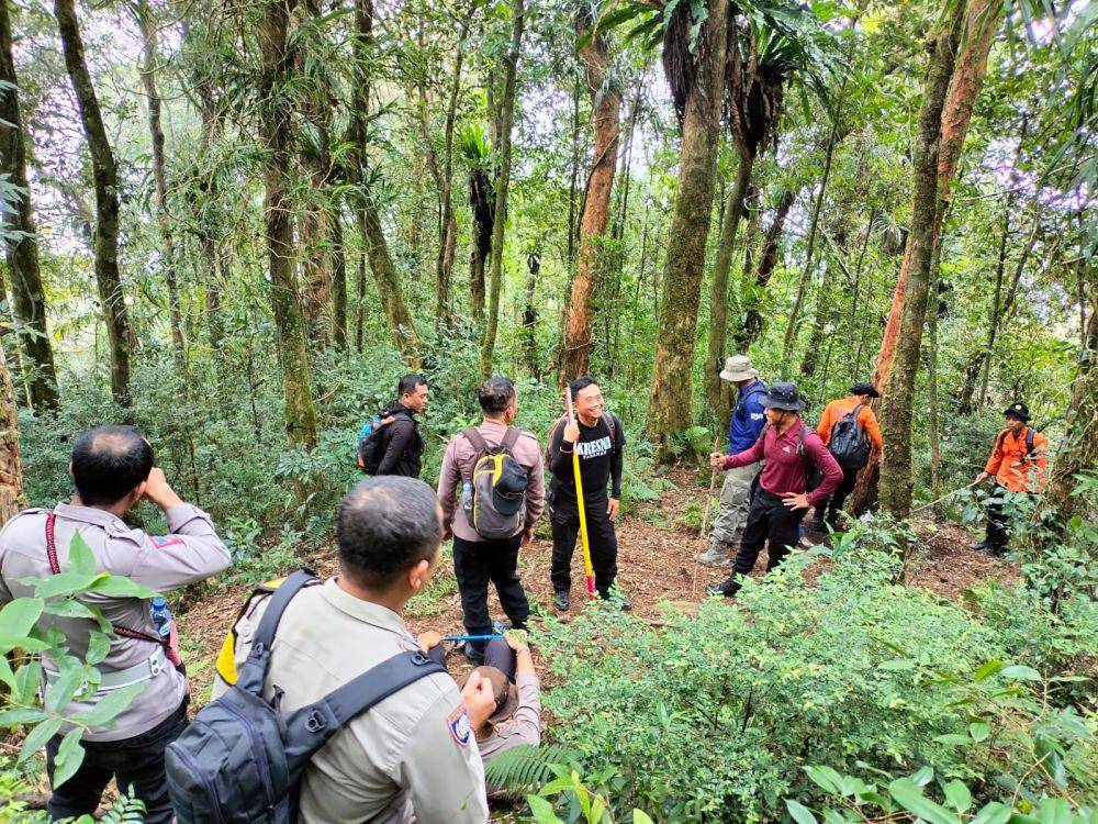 Proses pencarian WNA Perancis yang hilang saat mendaki Gunung Batukaru, Tabanan (Dok.IDNTimes/Istimewa)