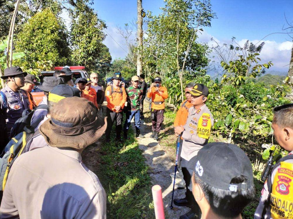 Proses pencarian WNA Perancis yang hilang saat mendaki Gunung Batukaru, Tabanan (Dok.IDNTimes/Istimewa)