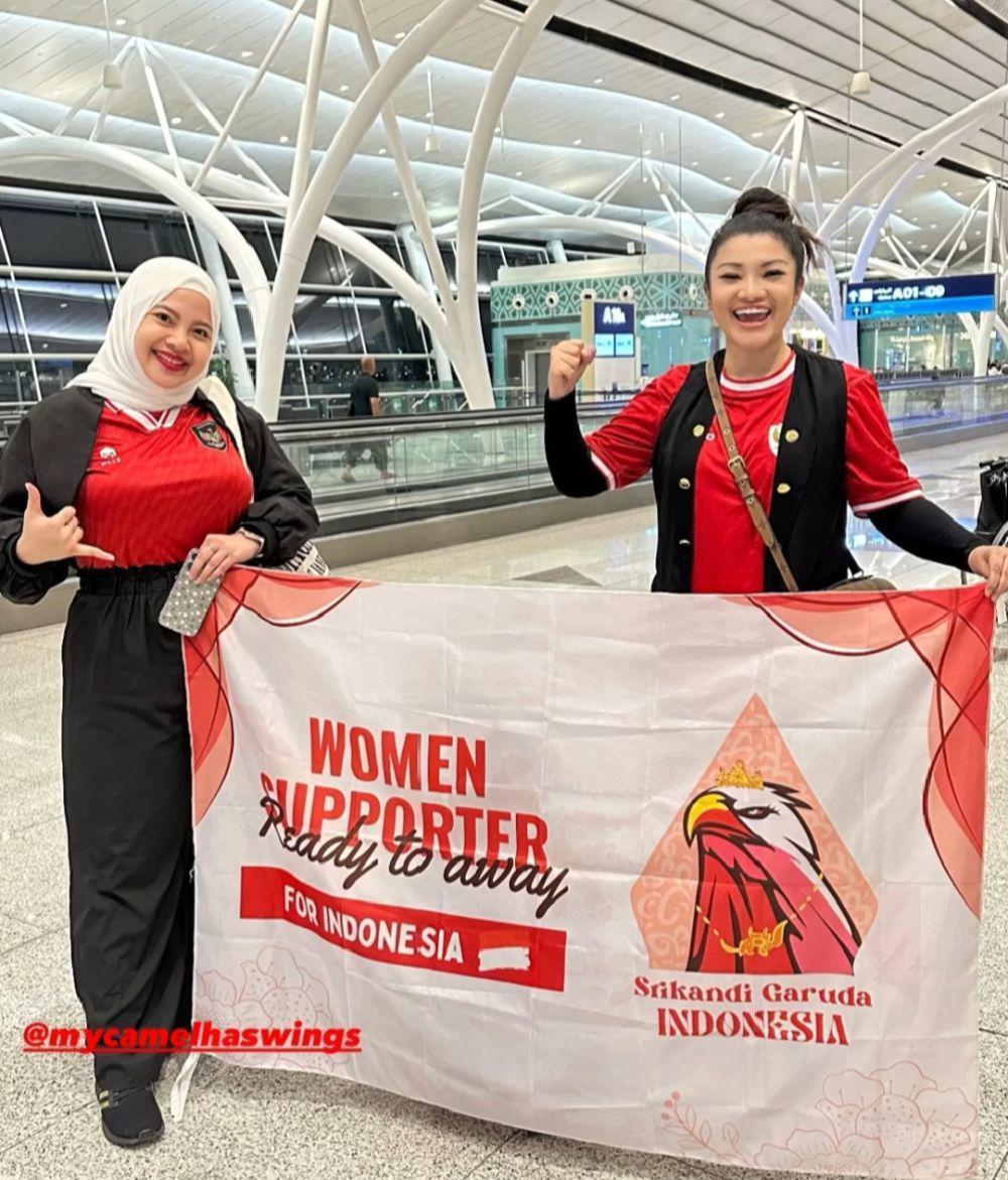 Fitri Carlina umrah dan nonton timnas Indonesia. (instagram.com/fitricarlina)