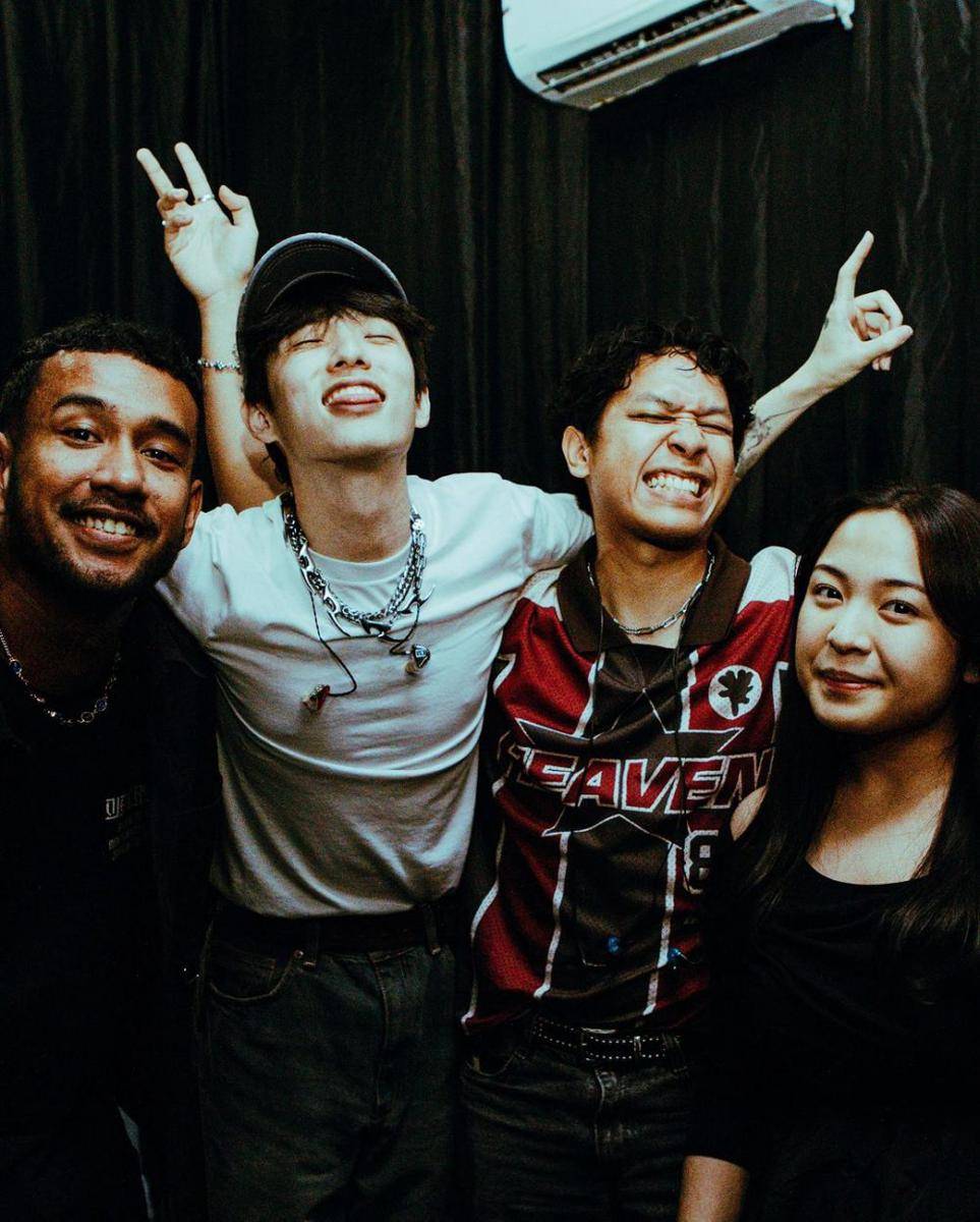 potret eaJ Park dengan artis Indonesia (instagram.com/martinusragitaa)