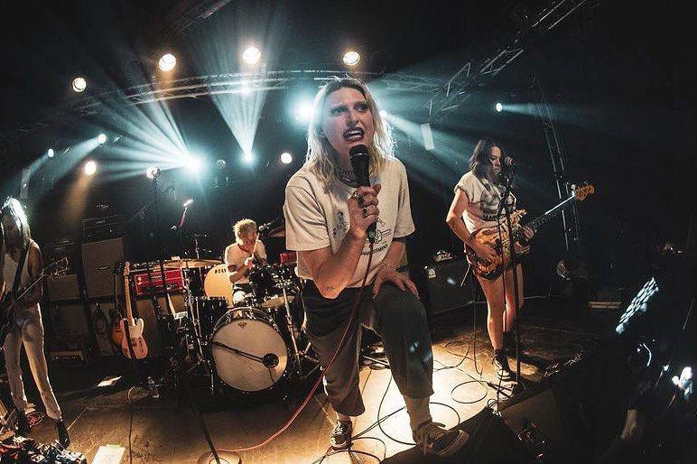 potret Emily Armstrong (instagram.com/deadsara)