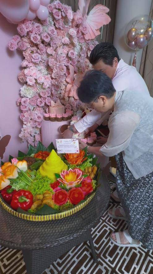 Syahrini momong baby R (Instagram.com/princessyahrini)